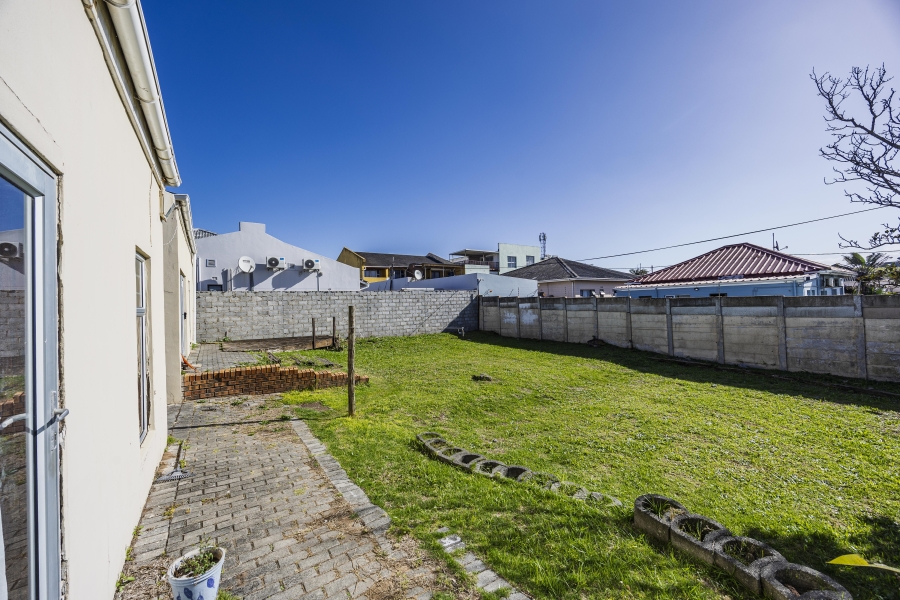 6 Bedroom Property for Sale in Quigney Eastern Cape